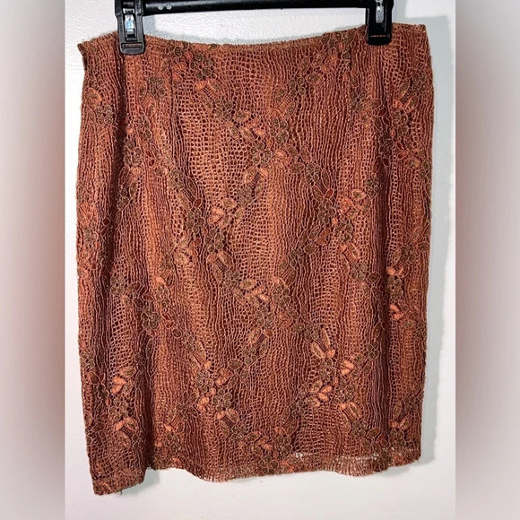 Adrienne Vittadini, 8, copper metallic, geometric open overlay w/ contrast liner - Picture 1 of 6